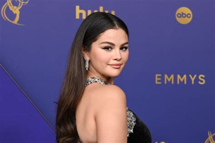 How Tall Is Selena Gomez - Facts Revealed