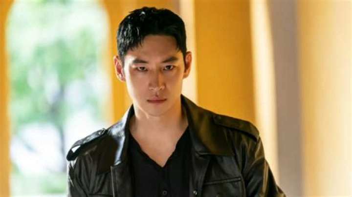 Lee Je-Hoon's Relationship History: Past And Present