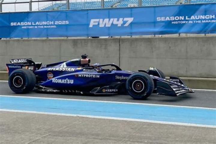 The Complete Guide To Carlos Sainz Jr.'s Love Life